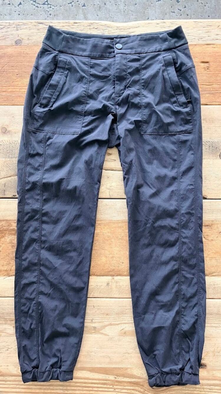 Athleta Black SIZE 6 Trekki Jogger 2.0 Pants EUC!